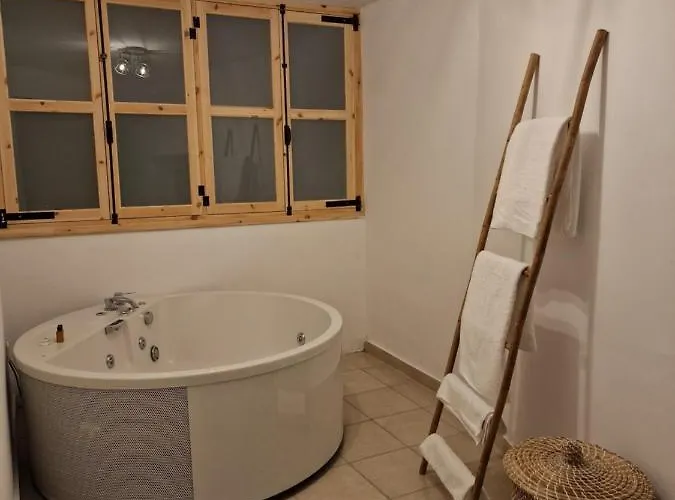 Διαμέρισμα Aprosmeno Jacuzzi House 3 With Private Pool *